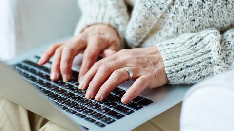 Húsz éven át nem kapott feladatot, csak fizetést: beperelte munkáltatóját egy francia nő
