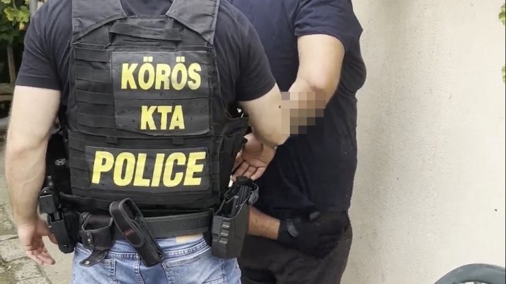 Kommandósok csaptak le egy börtön elől bujkáló bűnözőre Békésnél – videó