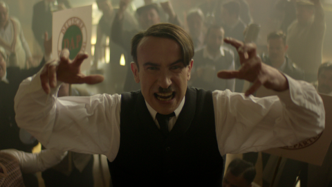 Magyarországon, magyar színészekkel forgott a Netflix hitleres dokusorozata