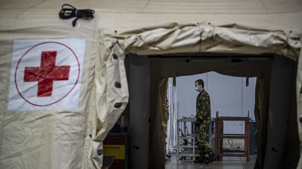 Robbanás egy cseh katonai központban