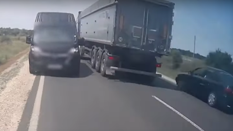 Ámokfutó kamionost videóztak le a 4-es főúton