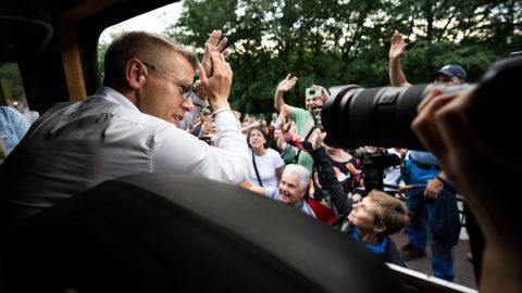 Magyar Péter drogtesztet csináltat és erre kéri a kormány tagjait is