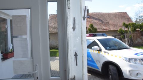 Huszonegy önkormányzati épületbe törtek be