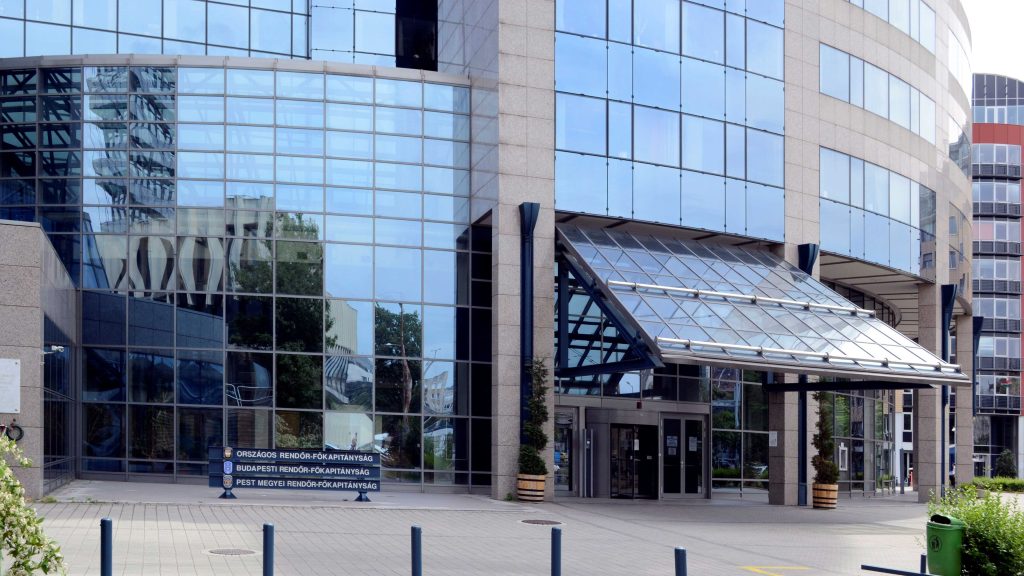 Elszívott egy dzsointot, magához vett némi marihuánát, majd be akart menni a Rendőrpalotába a Múzeumok Éjszakáján
