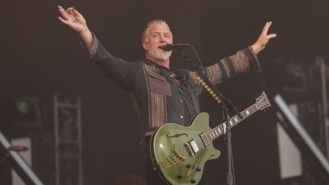 Lemondta európai turnéjuk hátralevő állomásait a Queens Of The Stone Age