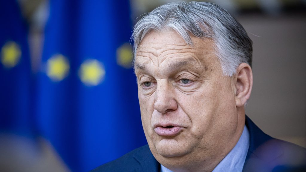 Politico: Orbán ámokfutása miatt magára maradhat a magyar elnökség az unióban