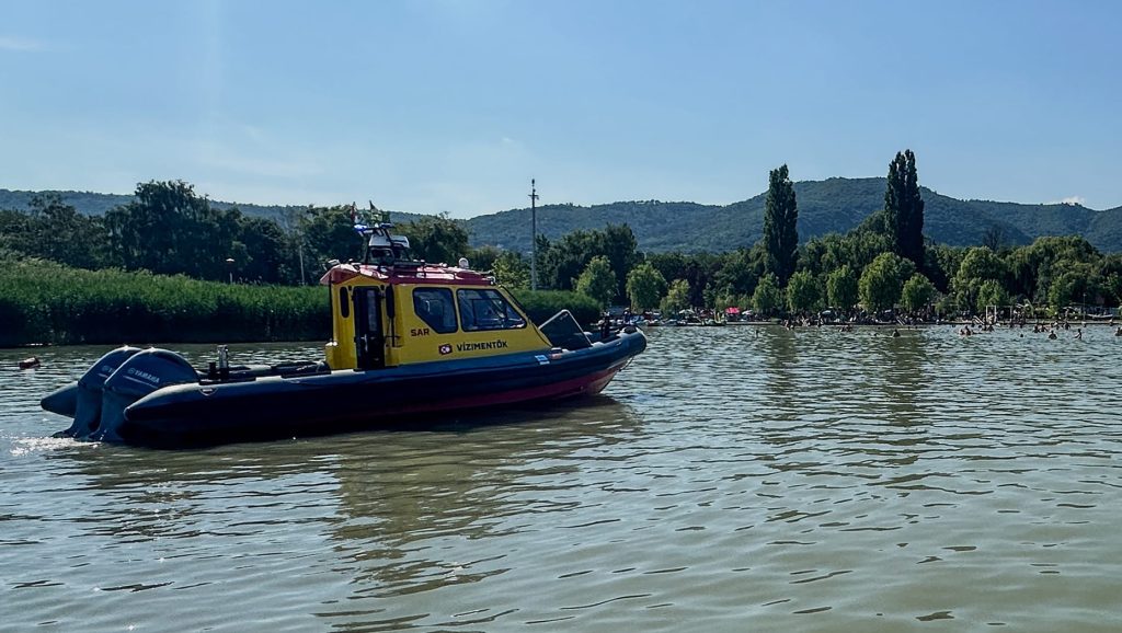 Ötven év körüli nőt élesztettek újra a balatonedericsi strandon