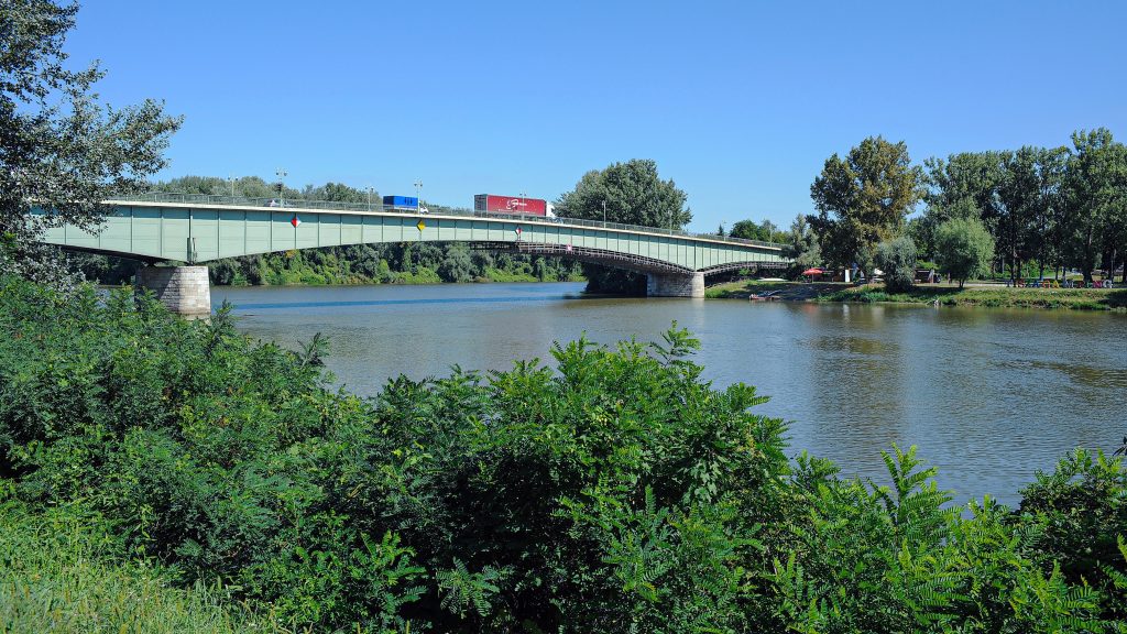 Eltűnt egy 16 éves lány, egy 17 éves fiú és az 50 éves rokonuk a Tiszában