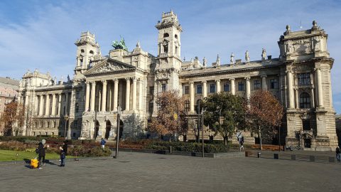 Világháborús gránátot találtak az Igazságügyi Palotában