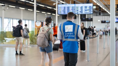 Segítőpontokat alakítottak ki a járatkésések miatt a budapesti repülőtéren
