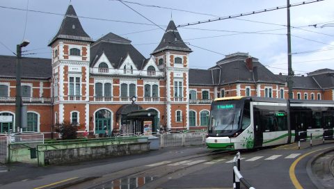 Rács mögött tölti a nyarat a cseh férfi, aki szexelt egy nővel a miskolci vasútállomásnál, majd dühében elvágta a nő nyakát