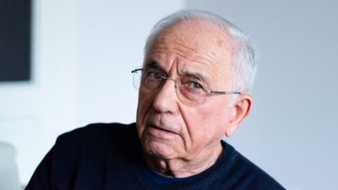 „Láttam, hogy jócskán ömlik a fejéből a vér” – Vitray Tamás megsérült az otthonában, felesége hívott hozzá mentőt
