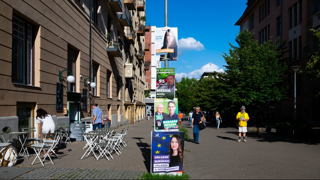 Egy hét maradt a választási plakátok eltávolítására