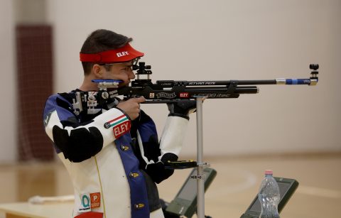 A férfi kézisek és női pólósok pontokért, úszóink, sportlövőink és vívóink érmekért versenyeznek – az olimpia első napja (élő)