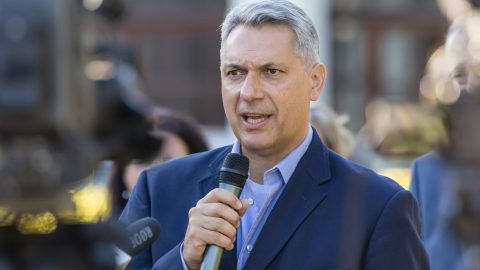 Lázár János cáfolta, hogy betiltotta a Coca-Cola termékeket a minisztériumában