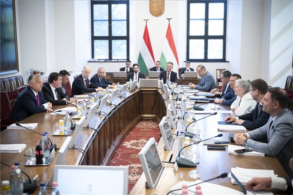 Az Európai Tanács főtitkára is részt vett a szerdai kormányülésen a Karmelitában