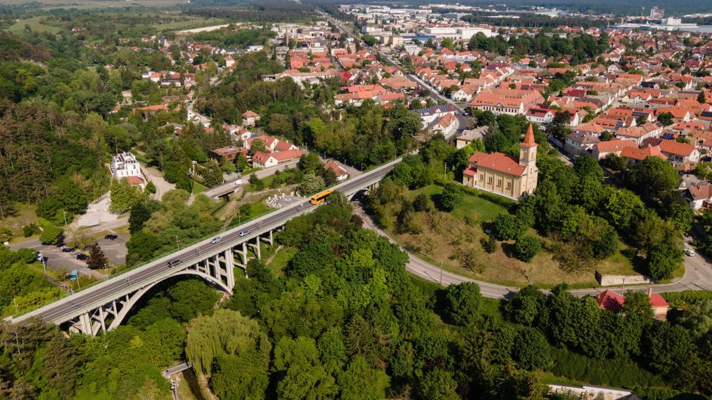 Leugrott a veszprémi völgyhídról egy középkorú férfi