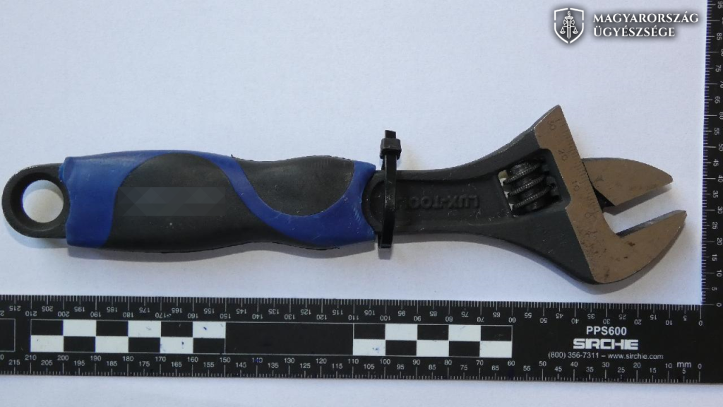 Meg akarta javíttatni a párjától kapott arany nyakláncot, majd zálogba csapta a férfi lebukása után