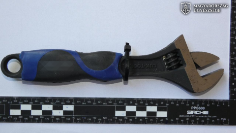 Beadta megjavítani a párjától kapott arany nyakláncot, majd zálogba csapta a férfi lebukása után