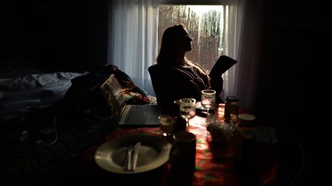 Önkéntes magánzárka: akik éveket töltenek a szobájukba és önmagukba zárva