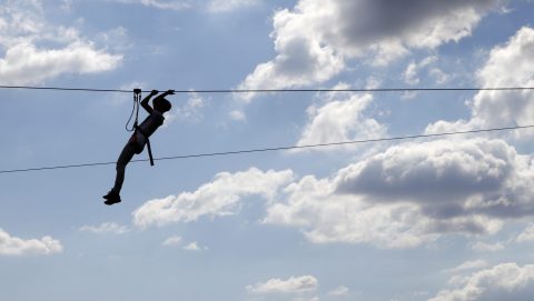 Elszakadt a csúszópálya drótkötele egy erdélyi vidámparkban