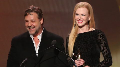 Elárverezik a mennyezetdarabot, amiben annak idején Russell Crowe Oscar-díja ütött lyukat egy étteremben