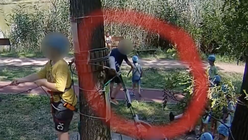 Egy 6 éves kisfiú megrúgásával is vádolják A. Tibor karateedzőt