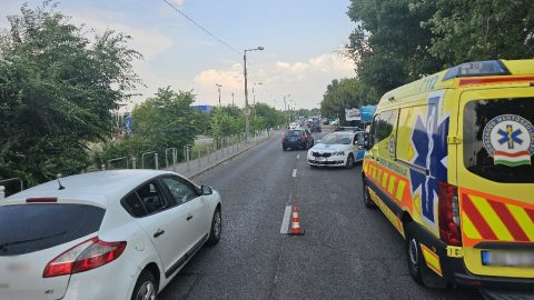 Több autót összetört, majd frontális balesetet okozott egy ámokfutó a Nagykőrösin, egy másfél éves kisfiú is van a súlyos sérültek között