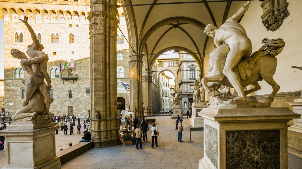 Szexuális aktust imitált egy turista egy firenzei szoborral