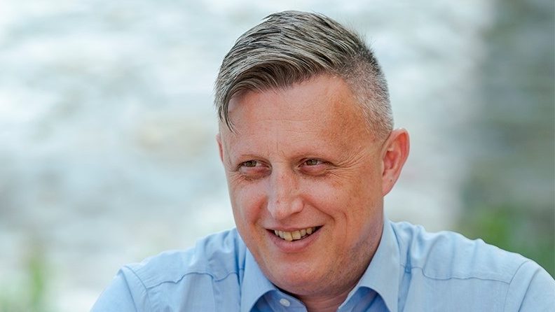Győrffy Balázs lemond minden közéleti pozíciójáról egy ittas vita miatti tettlegesség okán