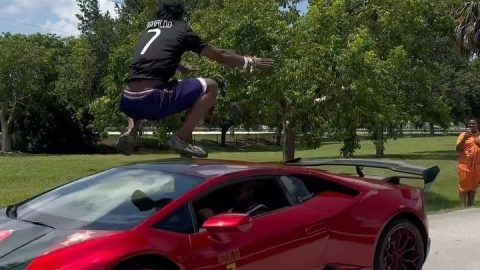 Nem hiszik el a Budapestet is felforgató youtubernek, hogy átugrott egy száguldó Lamborghinit