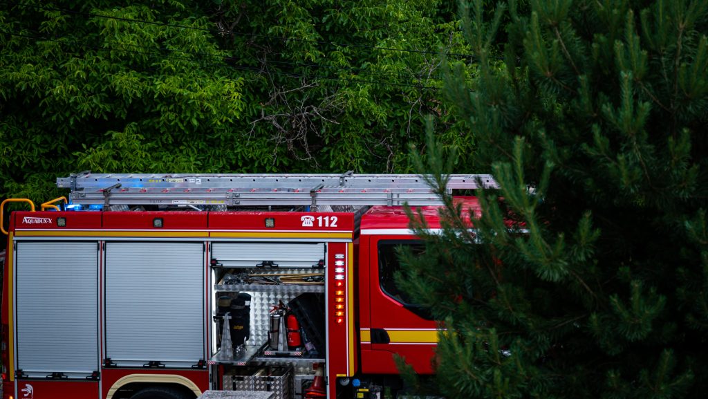 Több mint 10 ezer négyzetméteren ég az aljnövényzet a III. kerületben