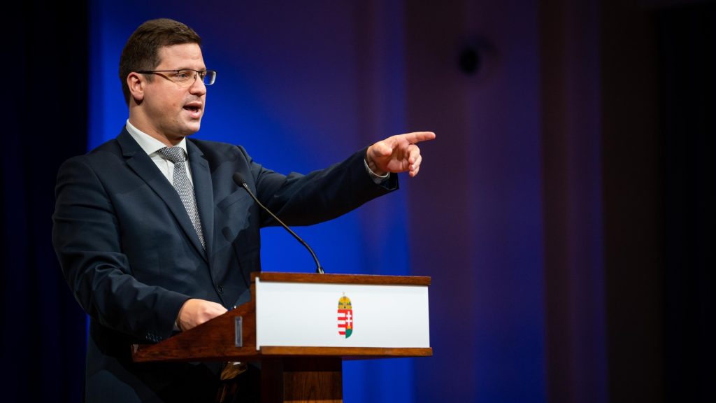 Gulyás Gergely szerint sok stadion árába kerülne, ha minden termet rendesen klimatizálnának az országban