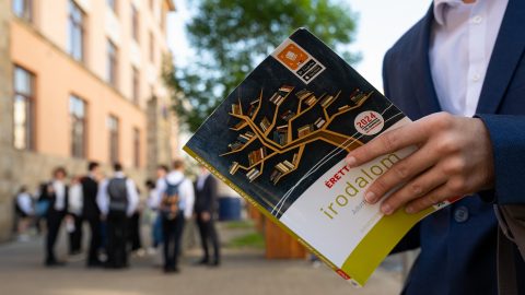 „Ha van olyan, hogy nemzetgyalázás, annak ékes példája az új típusú magyarérettségi” – évek óta nem volt ilyen alacsony a magyar nyelv és irodalom vizsgák átlaga