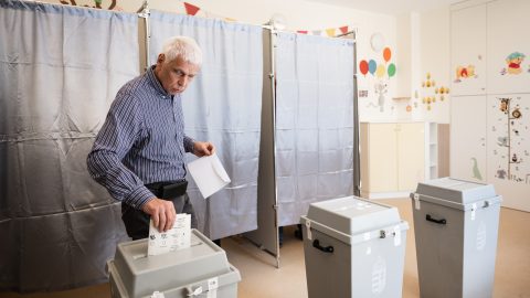 Válasz Online: A Fidesz tényleg megcsinálhatja a határon túli választókerületeket a kétharmad bebiztosítására