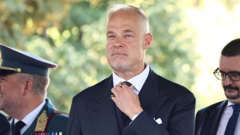 A honvédelmi miniszter szerint fontos, hogy a magyar fiatalok minél hamarabb megismerkedhessenek a katonai életmóddal