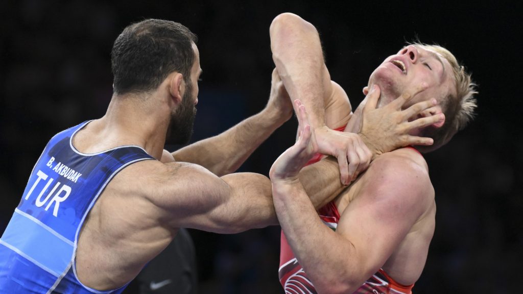 Lévai Zoltán döntetlennel vesztett birkózásban