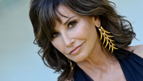 Gina Gershon majdnem eltörte Tom Cruise orrát a Koktél forgatásán egy szexjelenetnél
