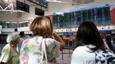 Három járat utasait már kártalanítják a légitársaságok