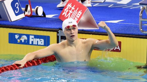 Visszatér négyéves eltiltása után a háromszoros olimpiai bajnok kínai úszó