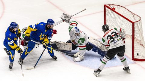 Sokáig jól tartotta magát, de a végére sima vereséget szenvedett a hokiválogatott és lemondhat az olimpiáról