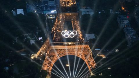 Az örökösök nem támogatják, hogy az ötkarika az Eiffel-tornyon maradjon