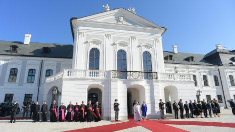 Az elnöki palota felrobbantásáról, eltérített gépekről küldtek fenyegető e-maileket Szlovákiában