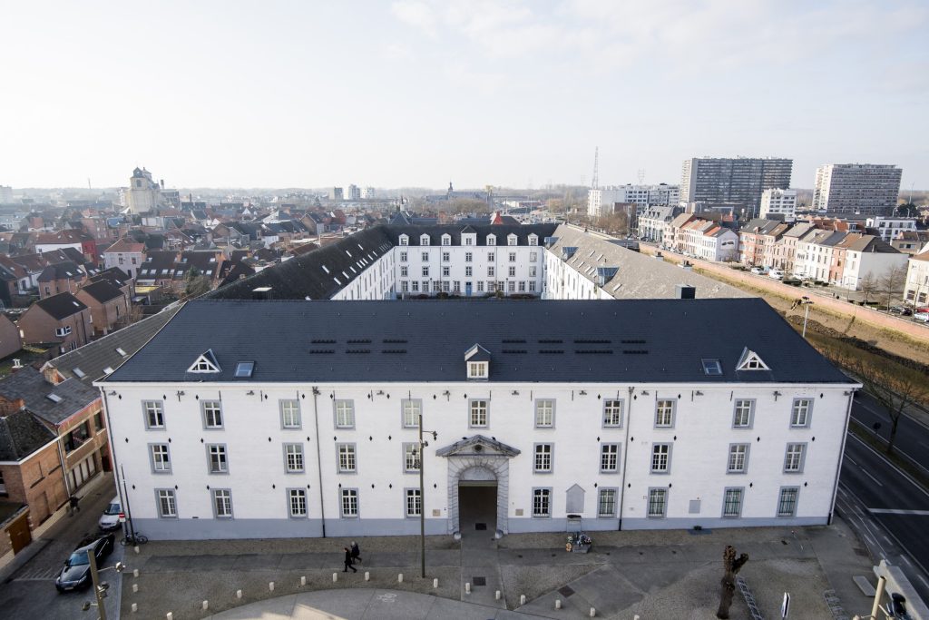 Egykori náci gyűjtőtáborban rendeztek holokausztról szóló képregény-kiállítást Belgiumban