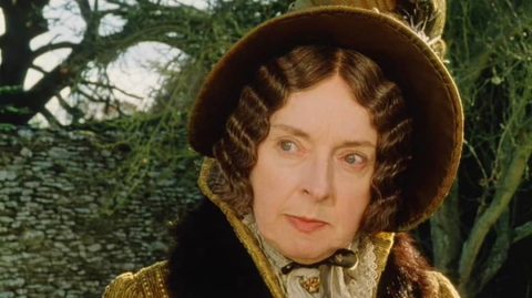Meghalt Barbara Leigh-Hunt, a Büszkeség és balítélet, illetve Hitchcock Tébolyának színésznője