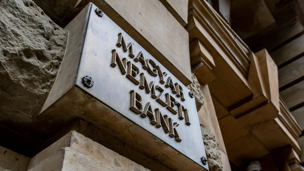 25 bázisponttal csökkentette az alapkamatot a monetáris tanács