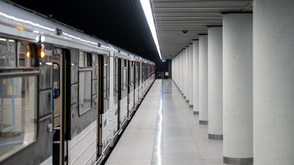 Elütött egy embert a 3-as metró