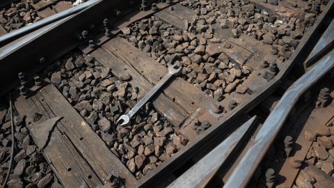 Kigyulladt egy mozdony Tiszafüred közelében, leállt a közlekedés a vonalon