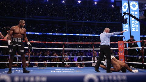 Irtózatosan nagy KO 96 ezer ember előtt: Dubois nagyon megverte Joshuát a Wembleyben