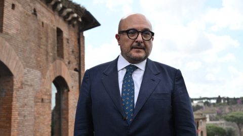 Szeretője miatt lemondani kényszerült az olasz kulturális miniszter
